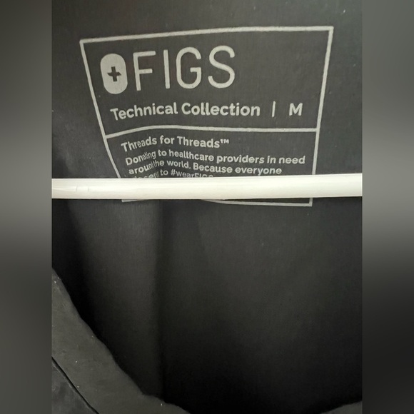 Figs Leon Three-Pocket Scrub Top™ (Size M) - Picture 8 of 13